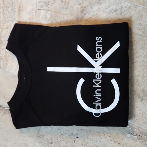 Calvin Klein Tops - Calvin Klein Crewneck Sweatshirt EUC